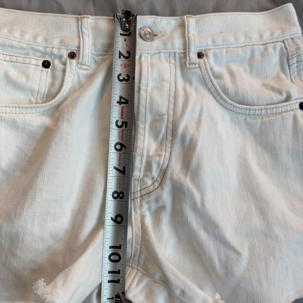 We The Free White Denim Shorts Size 27 Button Fly Frayed Hem Free People Cutoffs - Picture 9 of 9